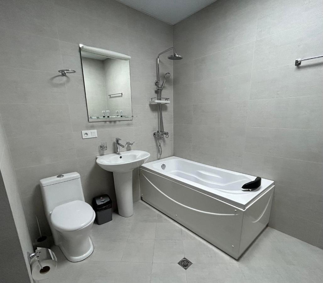 Hotel Four Seasons Tbilisi ภายนอก รูปภาพ